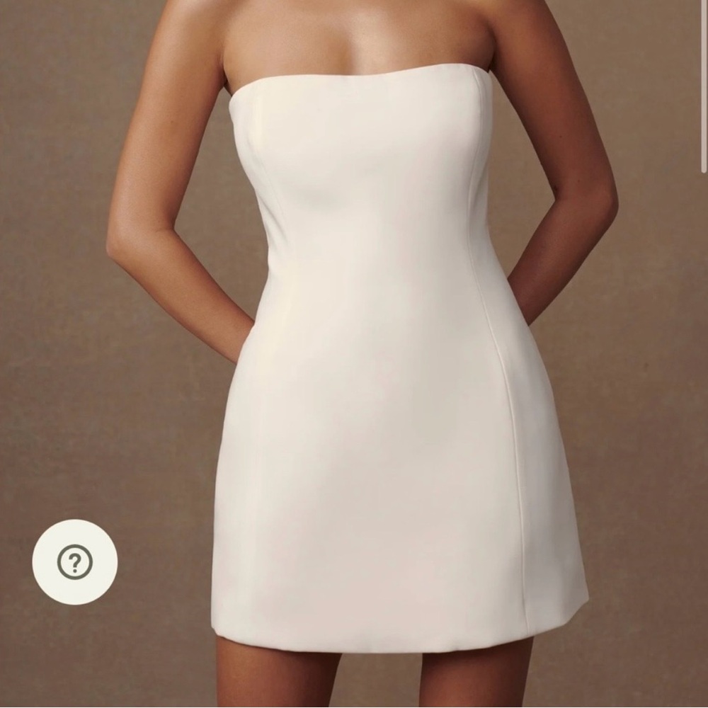 Meshki Elegant Black and Cream Backless Dress - Picture 2 of 7